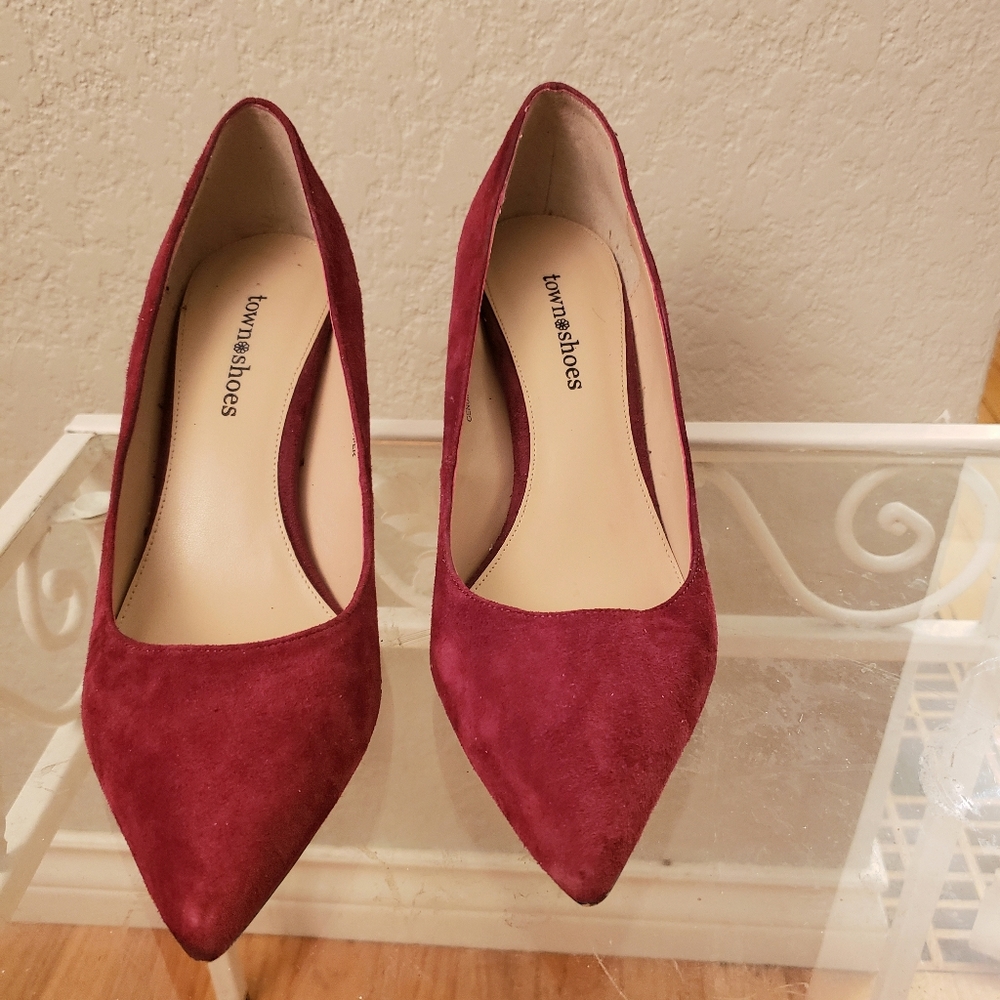 Town Shoes red suede pumps